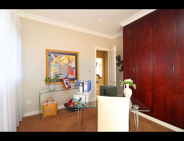 3 BEDROOM APARTMENT FOR SALE IN BEDFORDVIEW